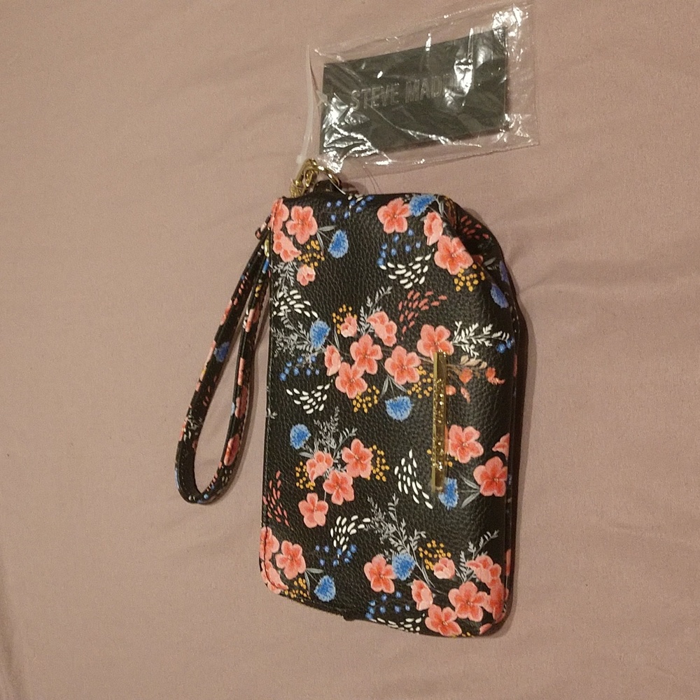 Steve Madden Wristlet Btrell NWT
